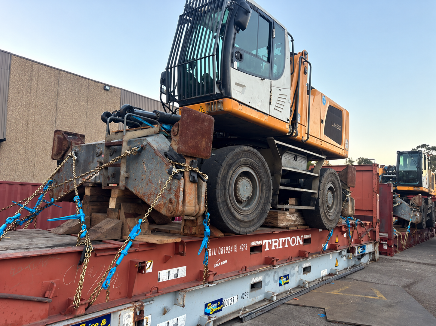 Used excavators loaded on flat rack containers for machinery shipping